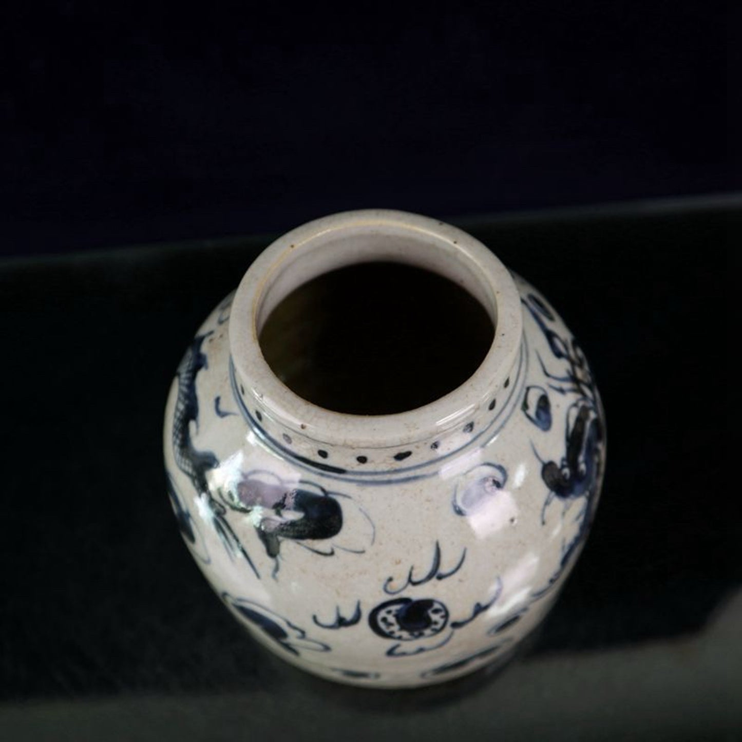 Open blue and white dragon patterned jar