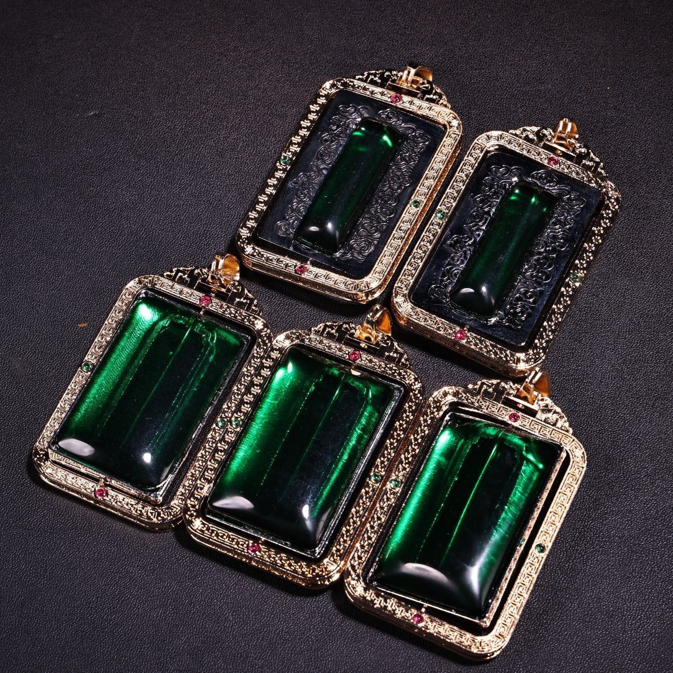 A box of Chinese antique emerald transport rackets