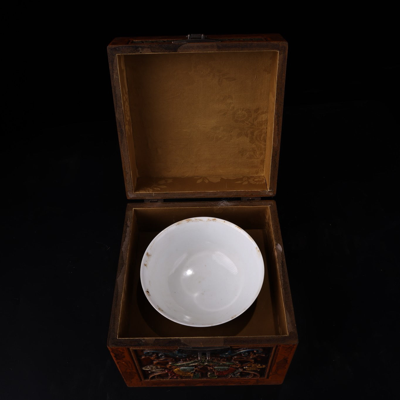 Chinese antique enamel hand-painted pink porcelain bowl