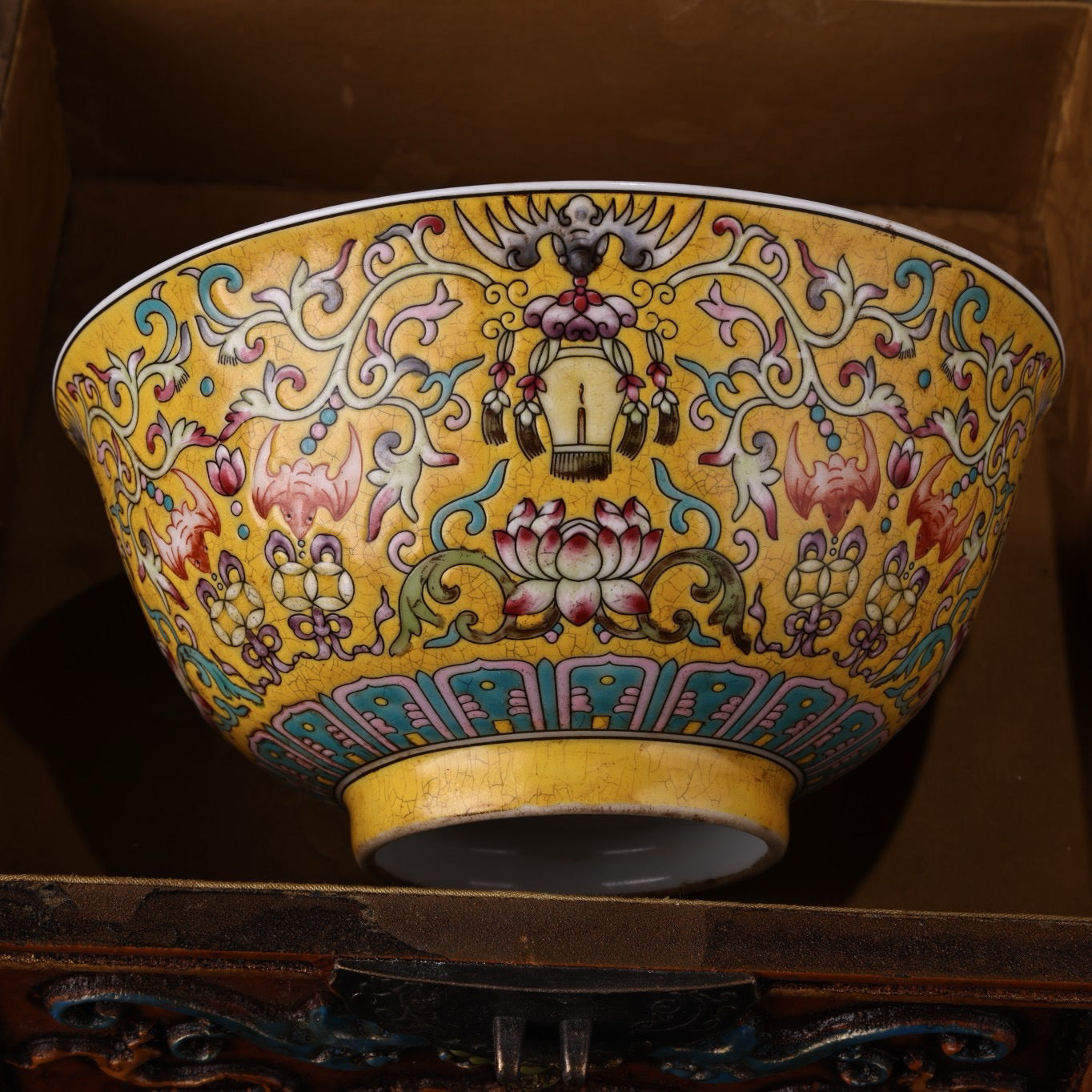 Chinese antique enamel hand-painted pink porcelain bowl