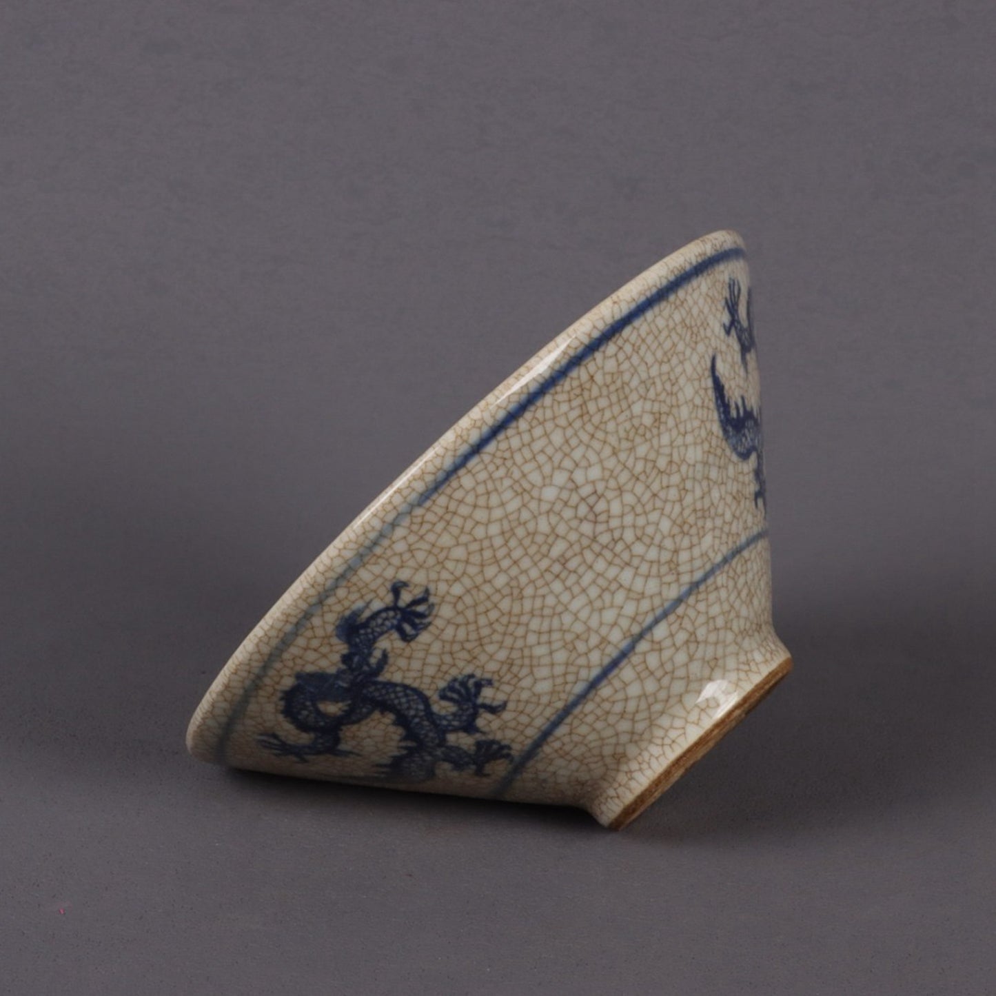 Blue and white dragon patterned sky shaped bamboo hat bowl