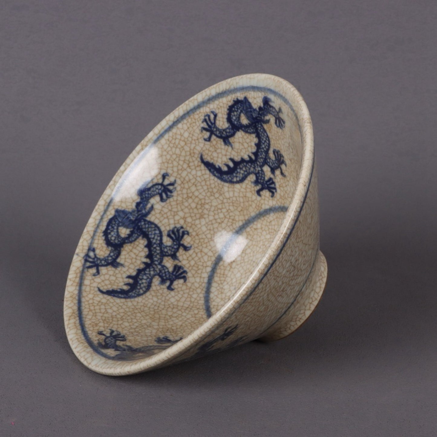 Blue and white dragon patterned sky shaped bamboo hat bowl