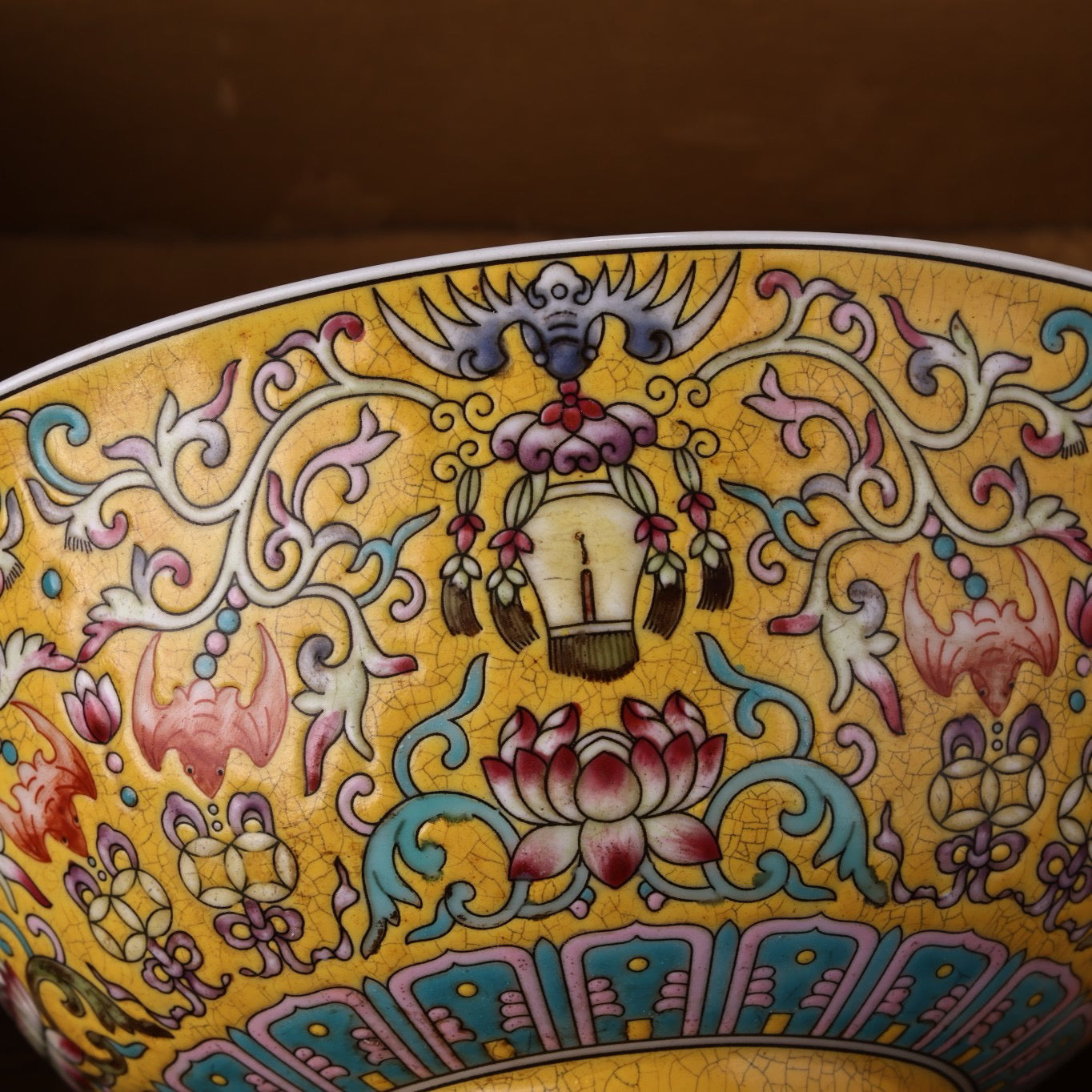 Chinese antique enamel hand-painted pink porcelain bowl