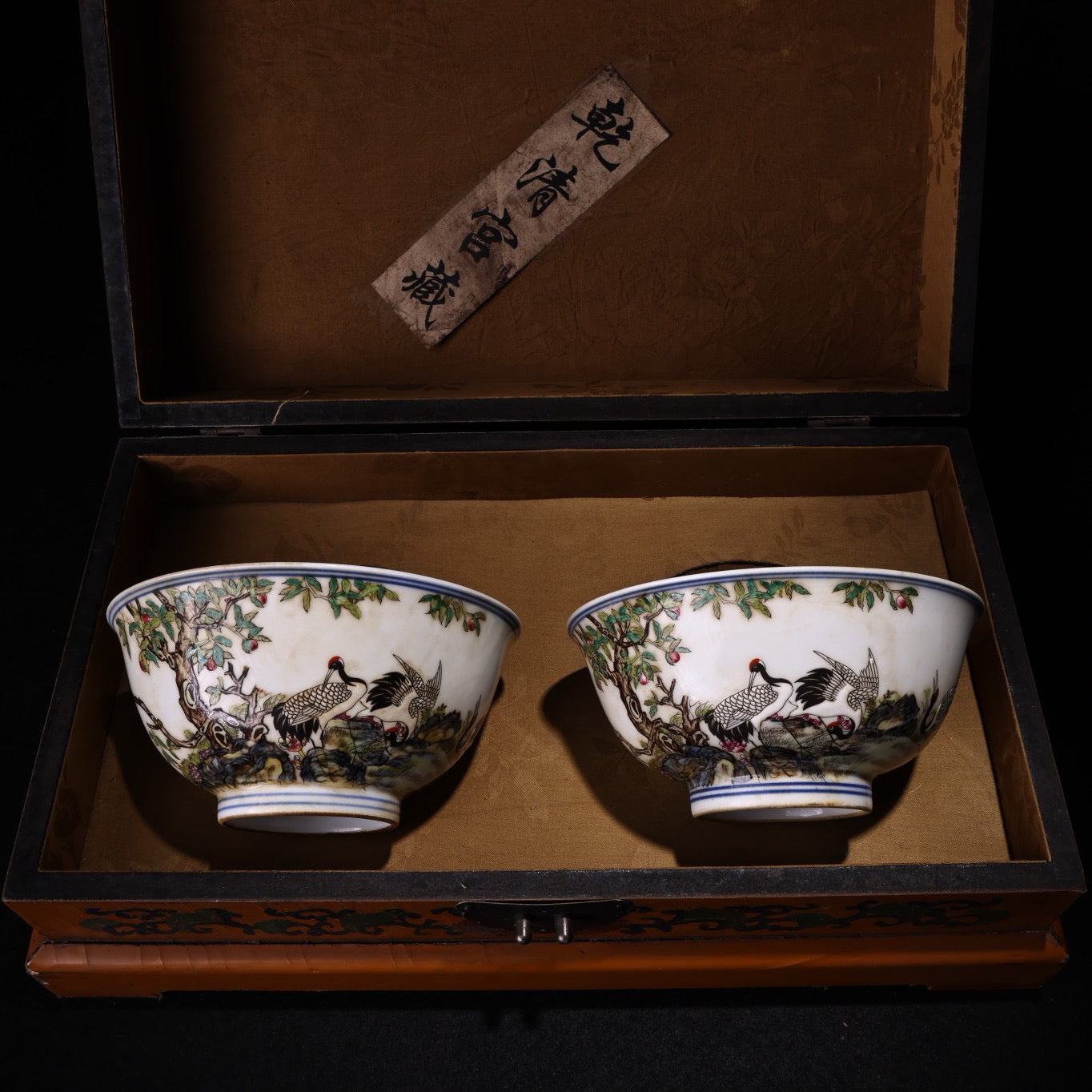 A pair of Chinese antique enamel colored porcelain bowls