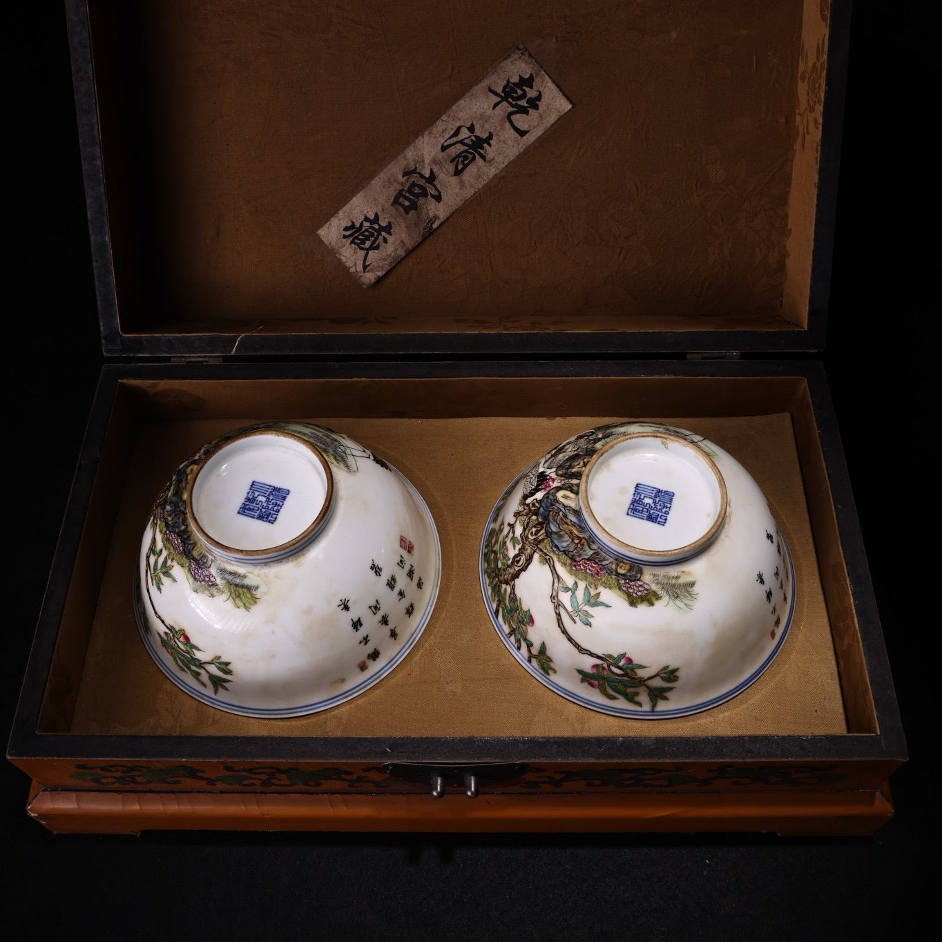 A pair of Chinese antique enamel colored porcelain bowls