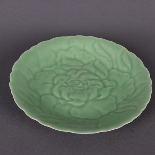 Appreciation plate with peony patterns carved on bean green glaze