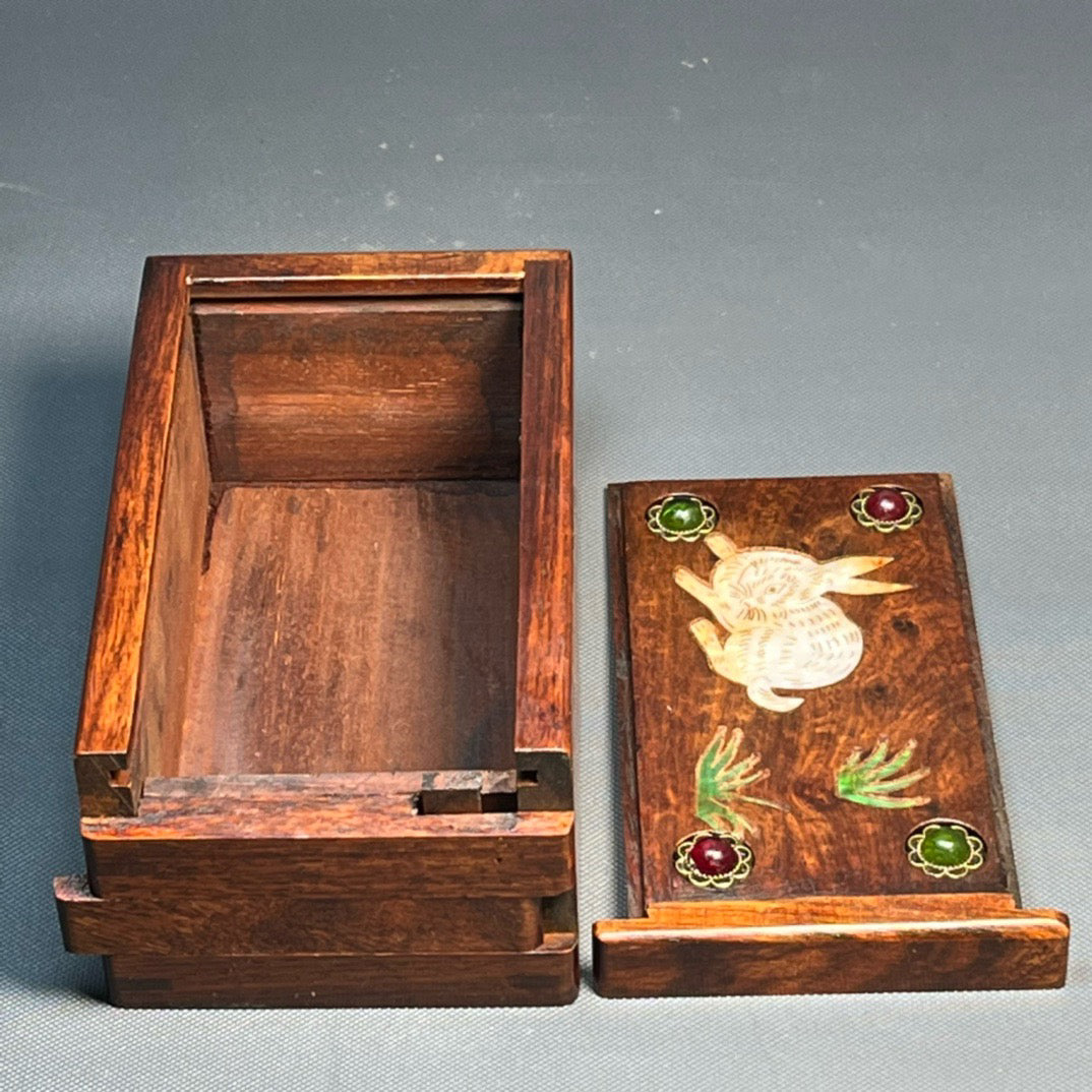 Flower pear wood inlaid shell carving mechanism box