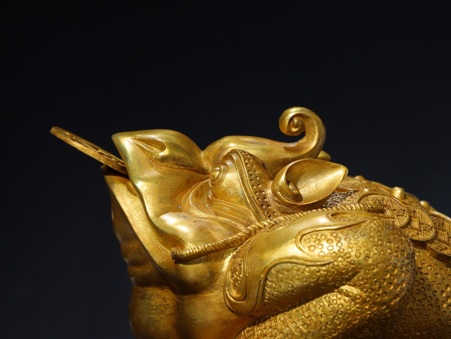 Chinese antique pure copper golden toad ornaments