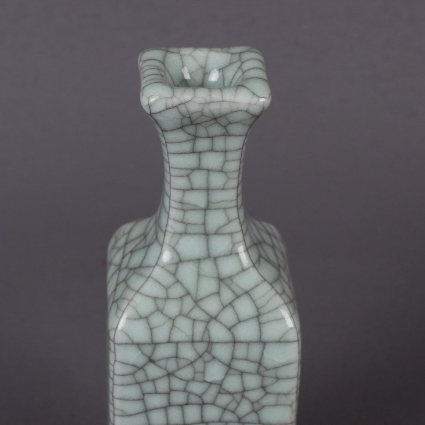 Ge Kiln Opening Square Small Shang Bottle