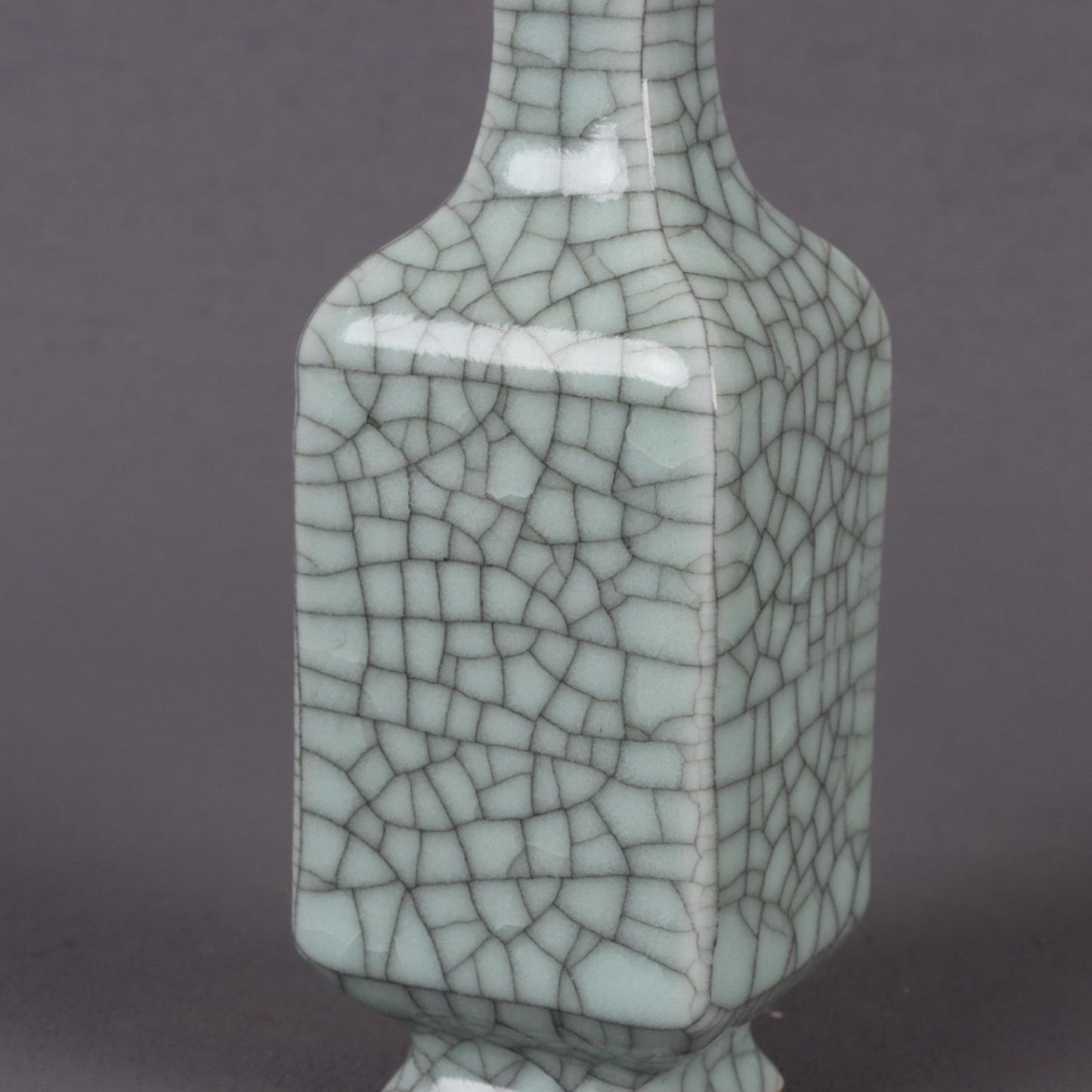 Ge Kiln Opening Square Small Shang Bottle
