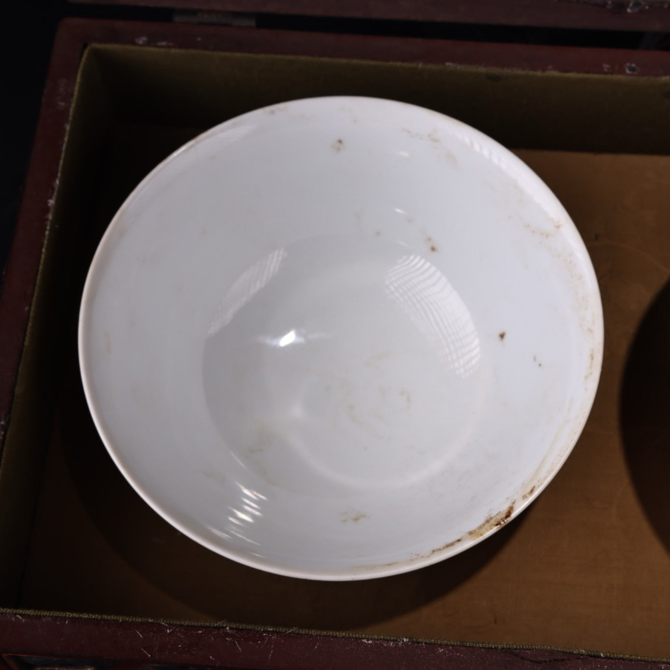 A pair of Chinese antique enamel hand-painted pink porcelain bowls