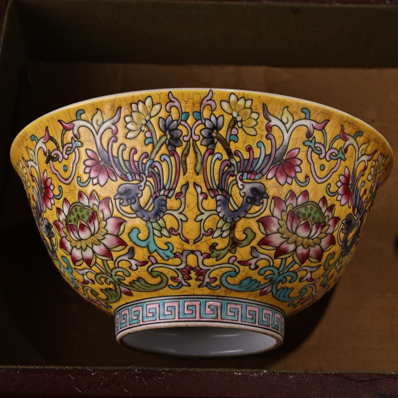 A pair of Chinese antique enamel hand-painted pink porcelain bowls