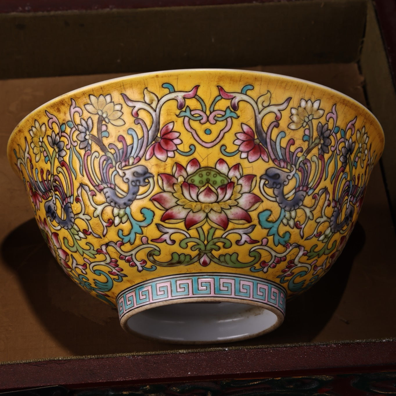 A pair of Chinese antique enamel hand-painted pink porcelain bowls