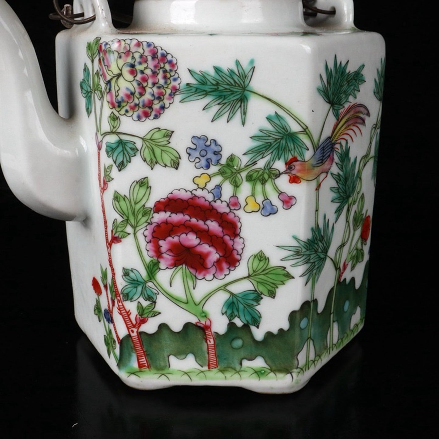 Pink Flower and Bird Diagram Six sided Qiao Liang Pot