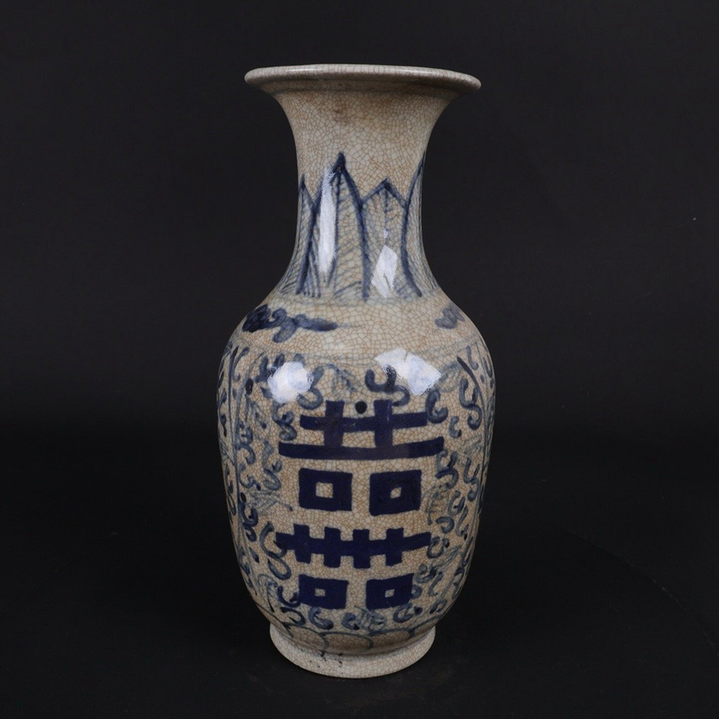 Blue and white Guanyin vase with double happiness pattern