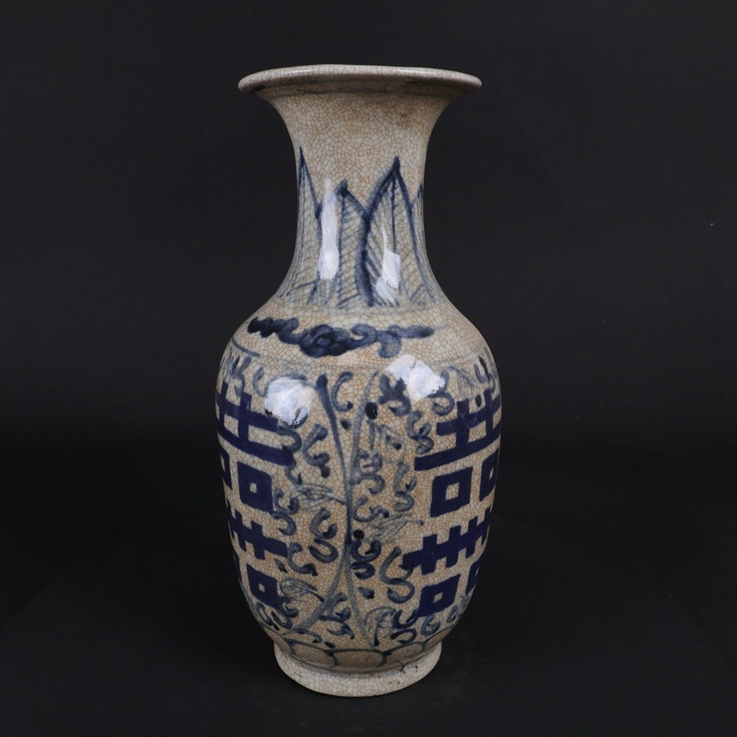Blue and white Guanyin vase with double happiness pattern
