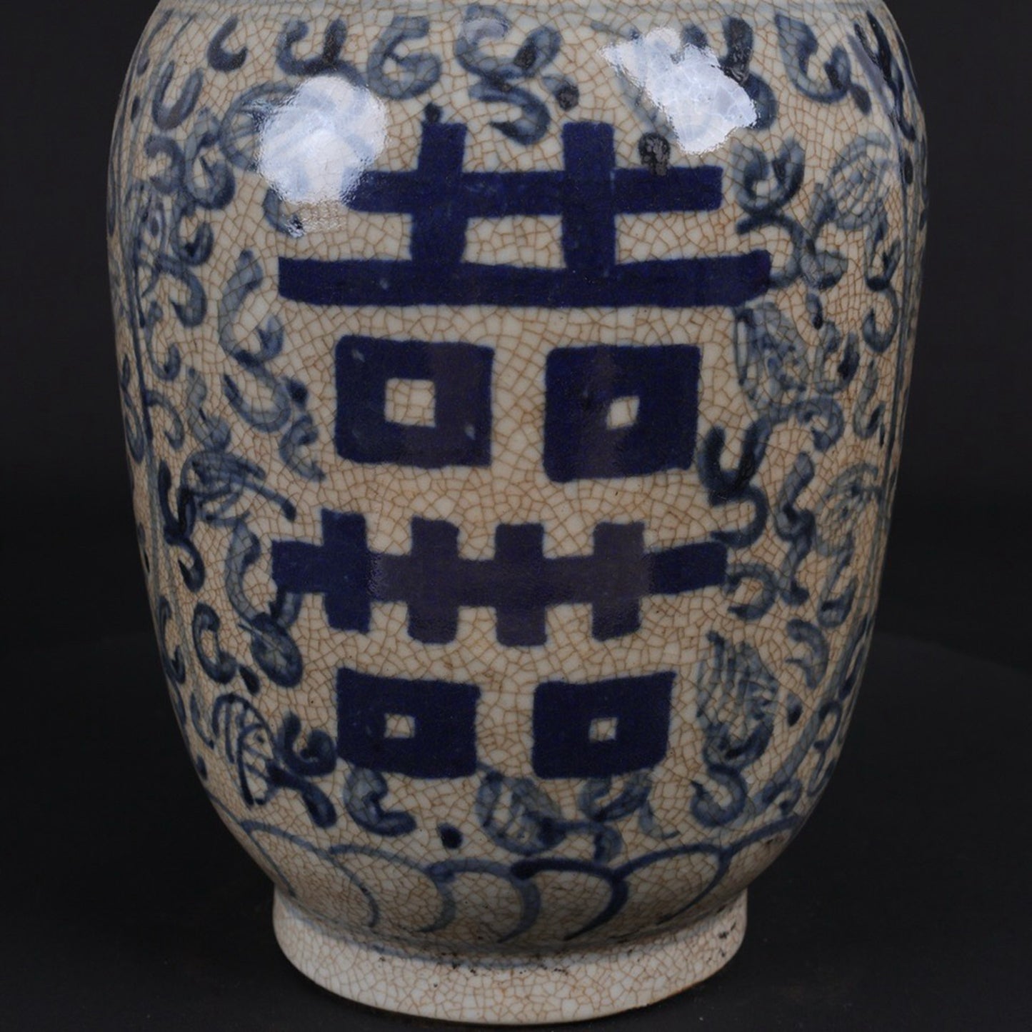 Blue and white Guanyin vase with double happiness pattern