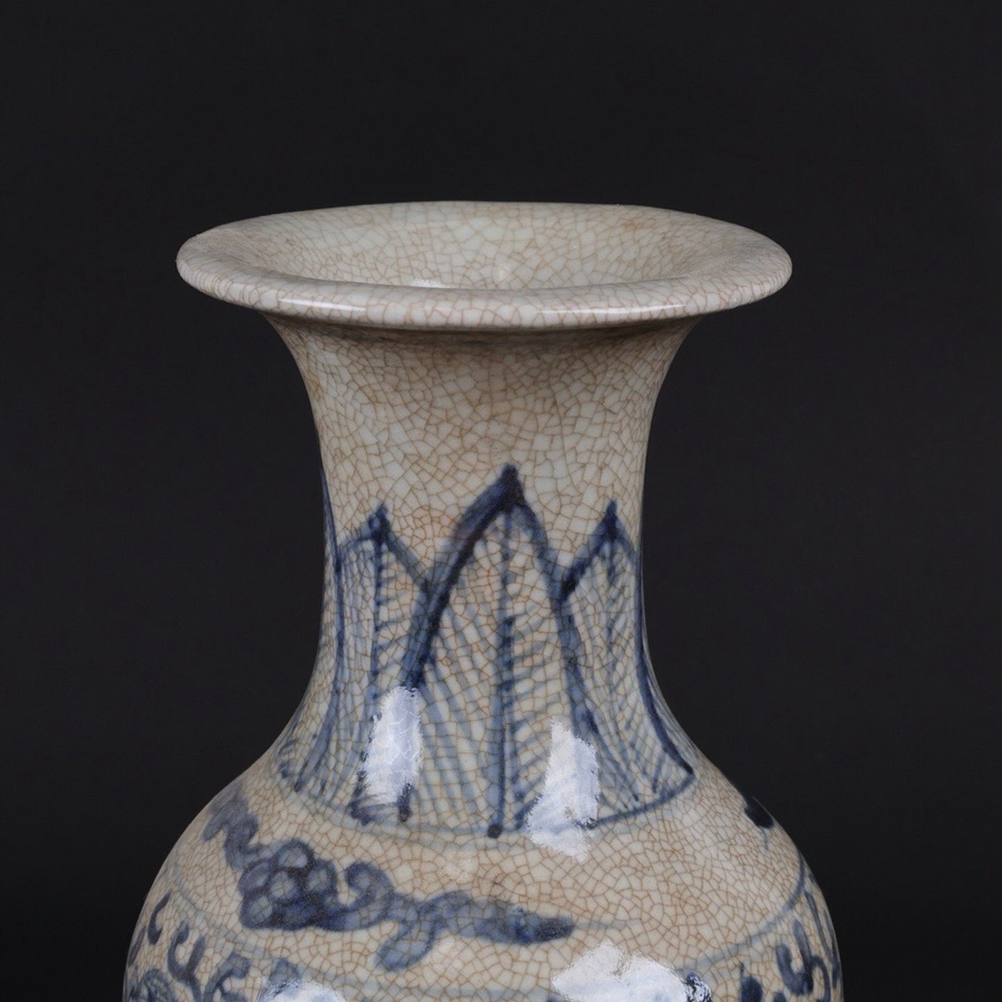 Blue and white Guanyin vase with double happiness pattern