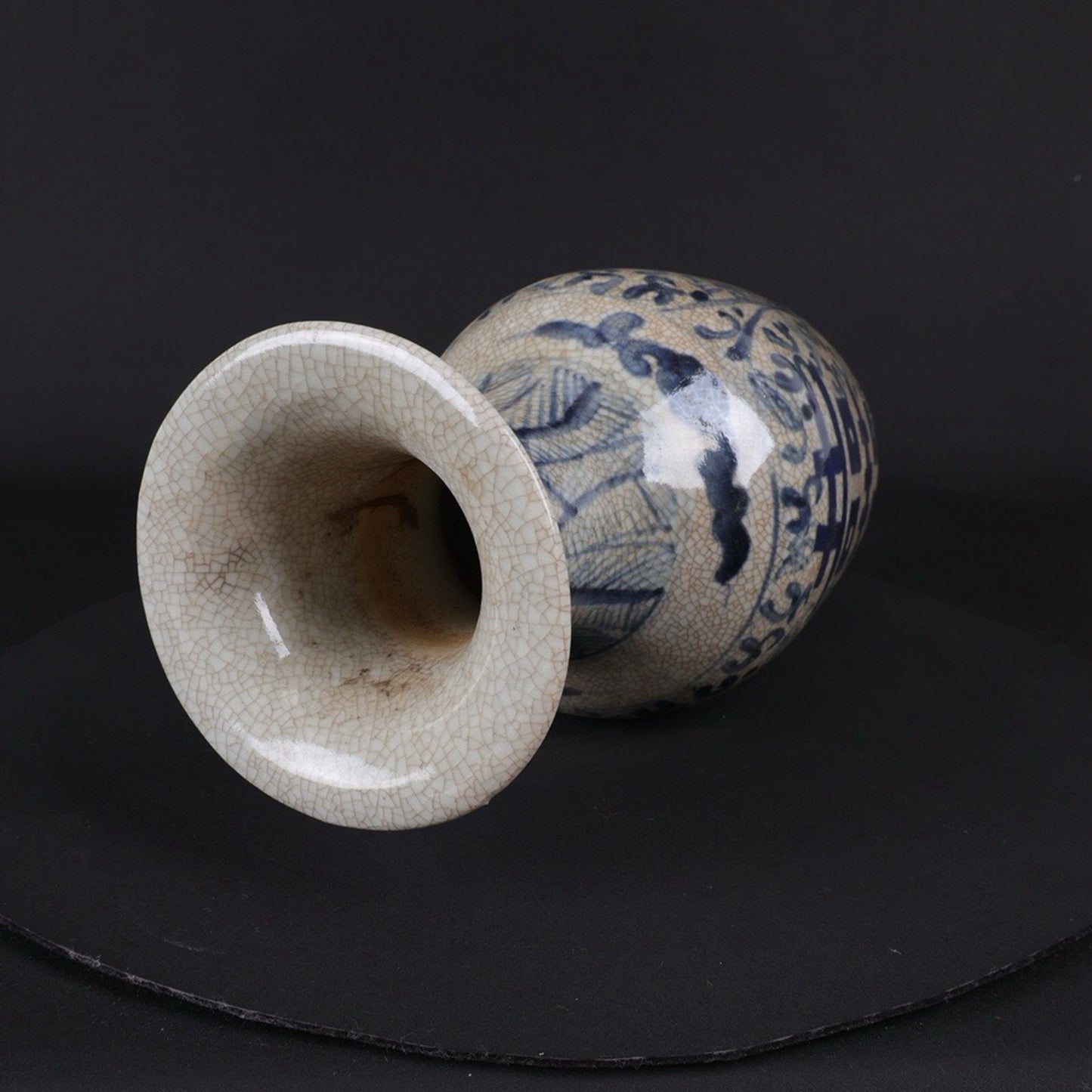 Blue and white Guanyin vase with double happiness pattern