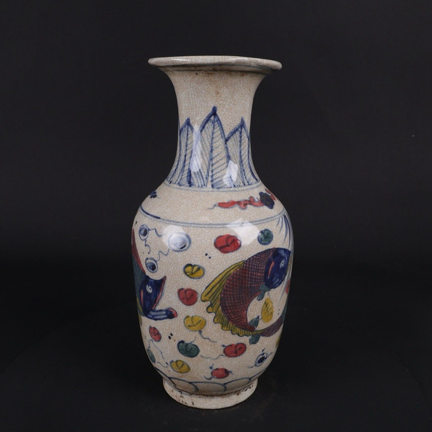 Doucai Guanyin vase with fish pattern every year