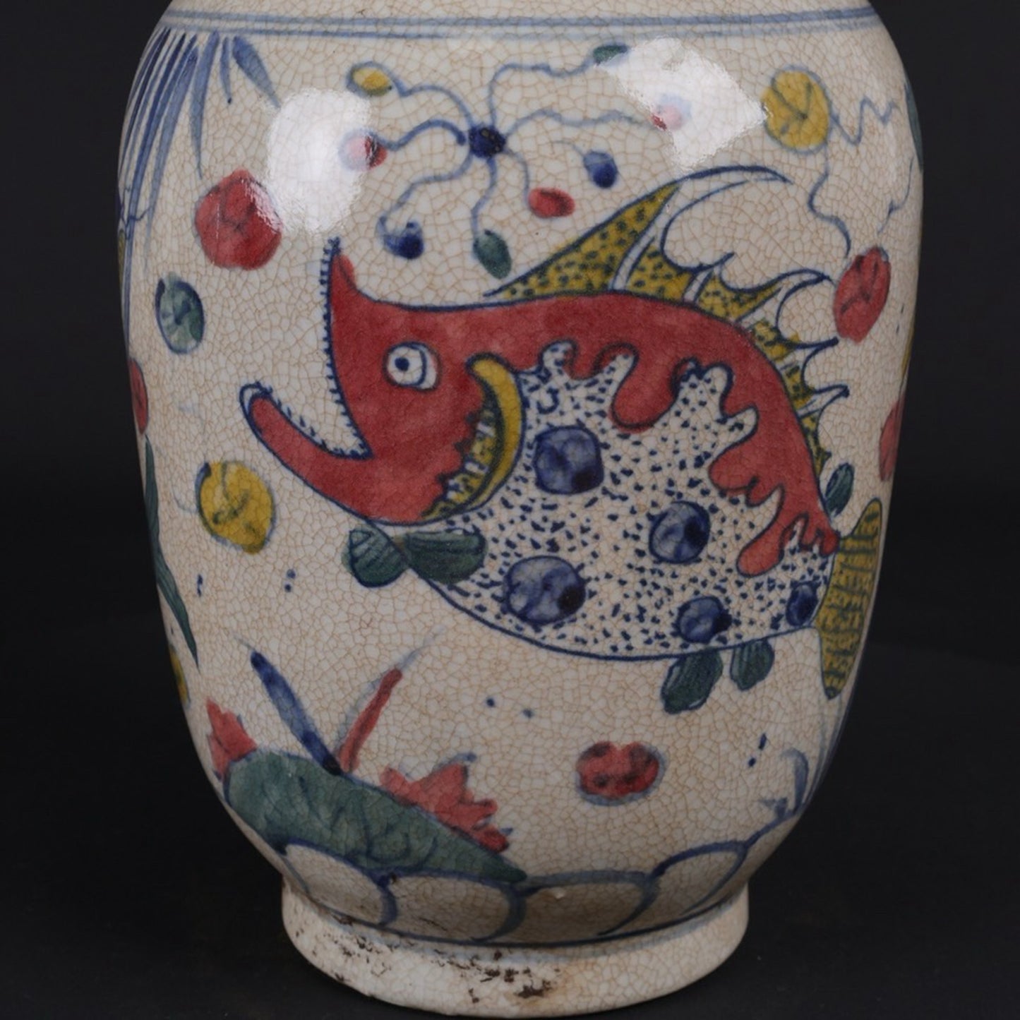 Doucai Guanyin vase with fish pattern every year
