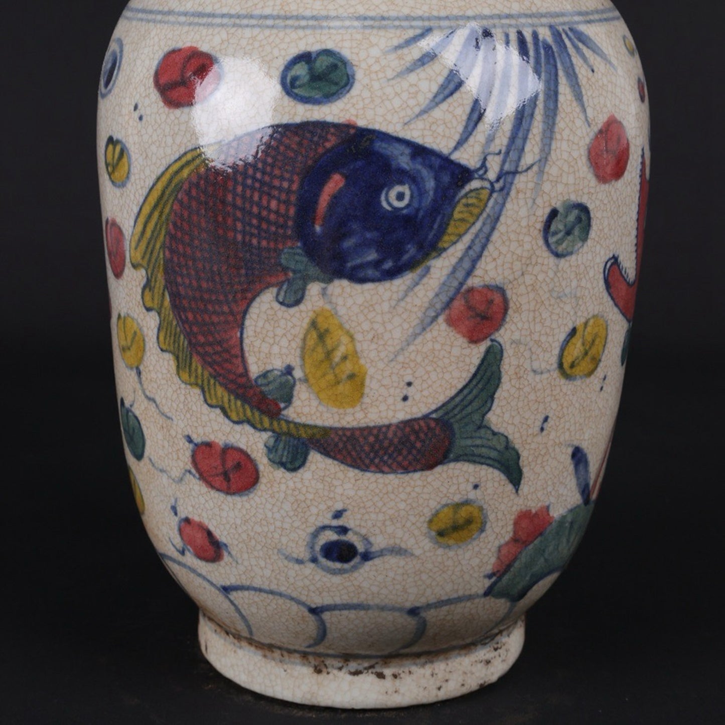 Doucai Guanyin vase with fish pattern every year