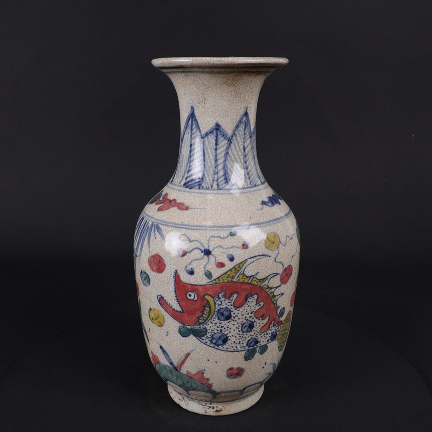 Doucai Guanyin vase with fish pattern every year