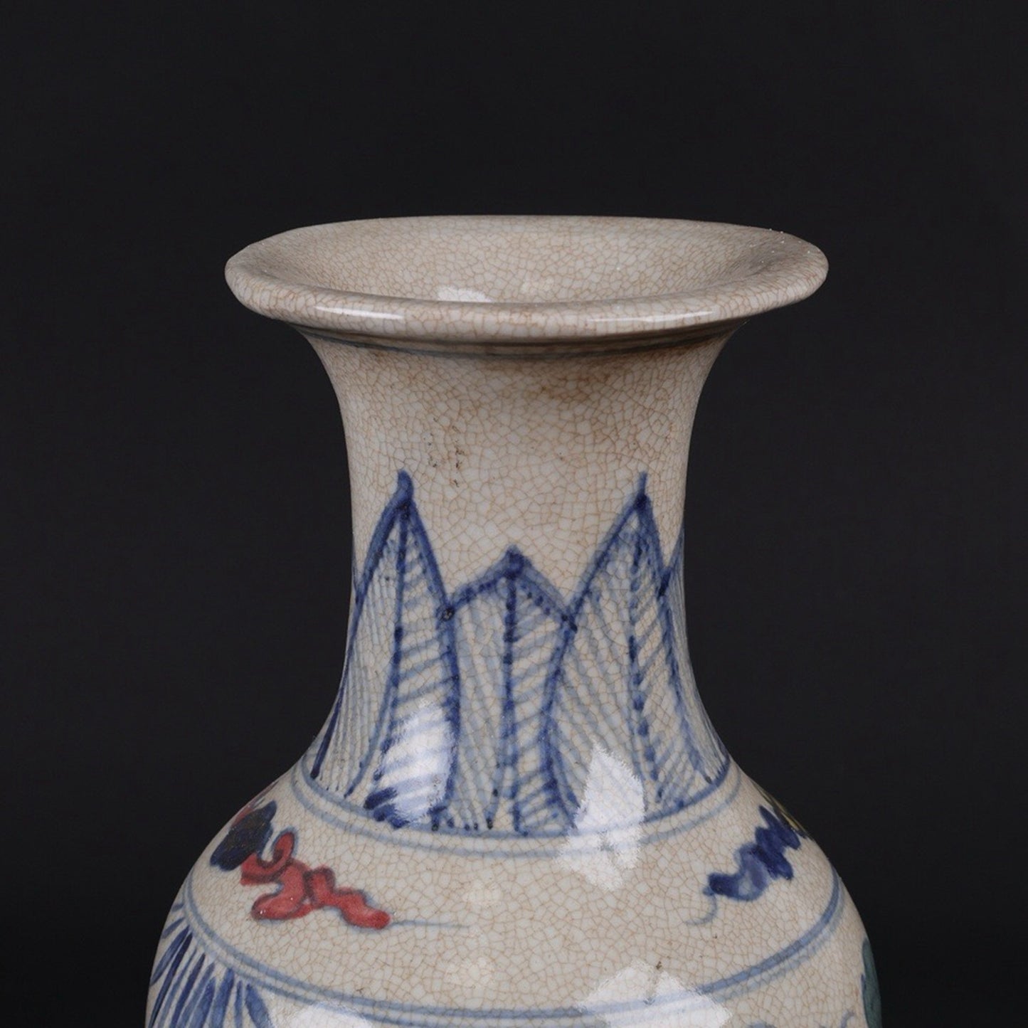 Doucai Guanyin vase with fish pattern every year