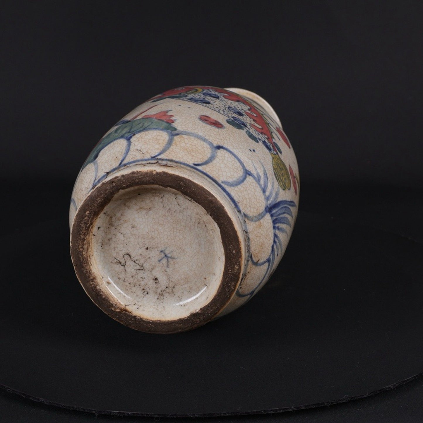 Doucai Guanyin vase with fish pattern every year