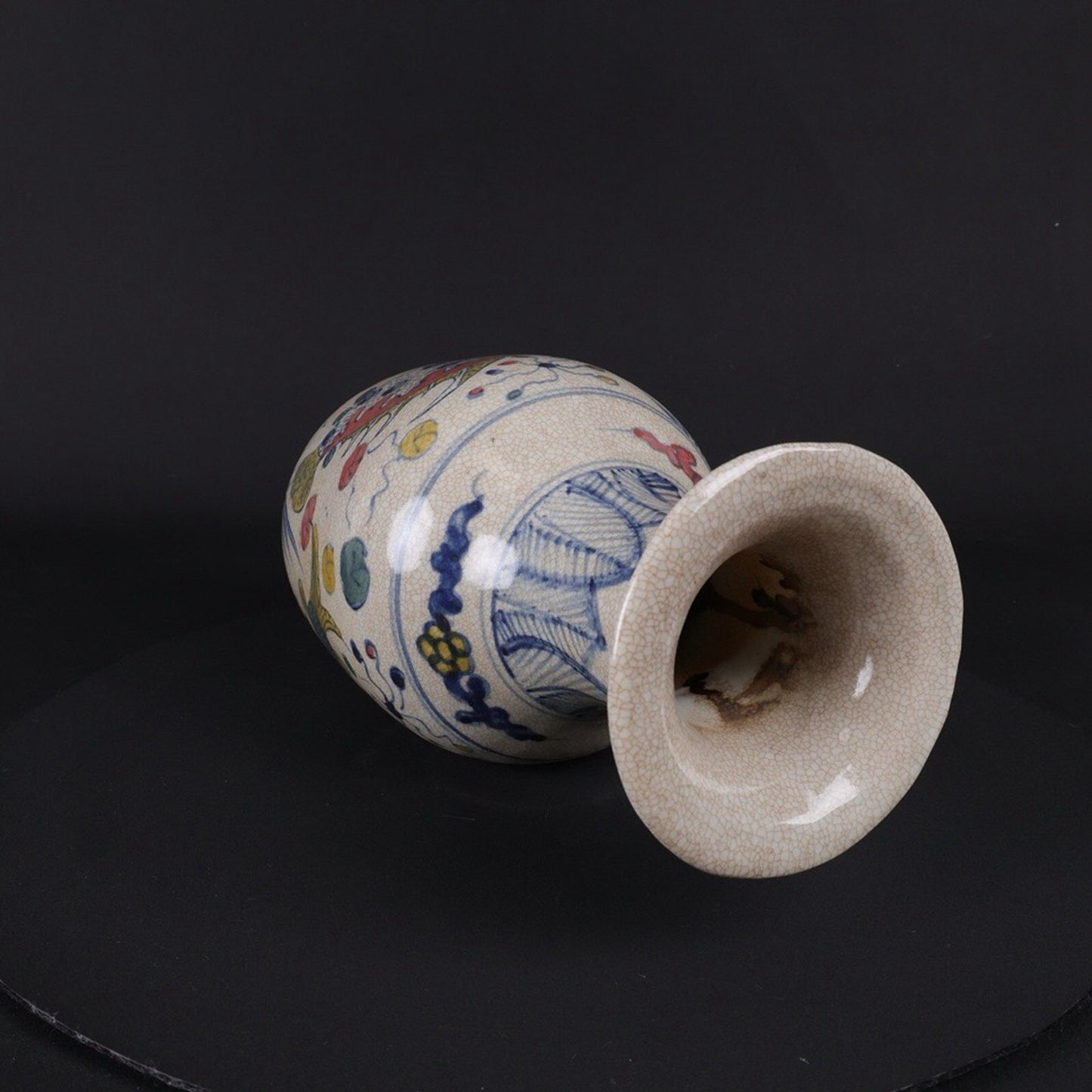 Doucai Guanyin vase with fish pattern every year