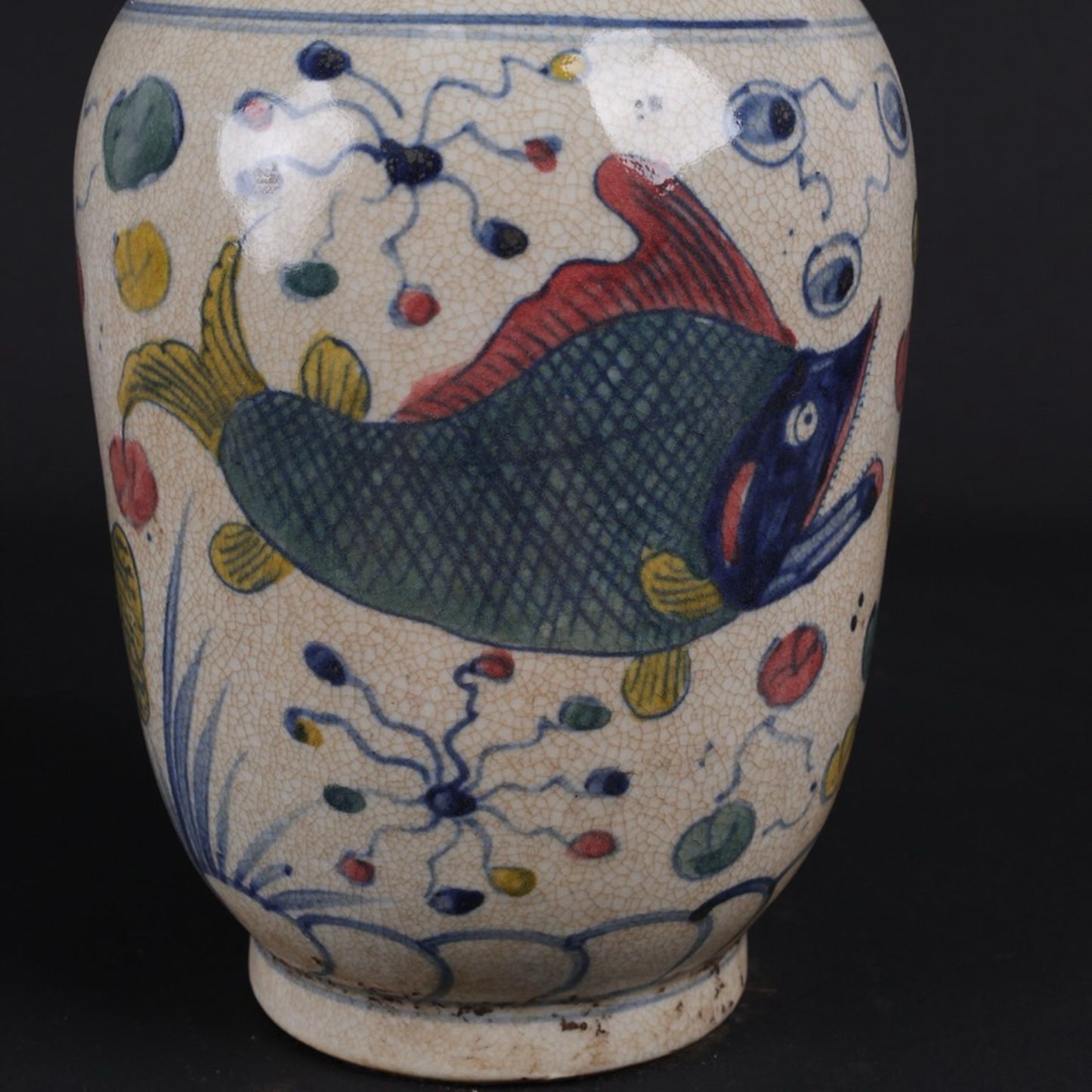 Doucai Guanyin vase with fish pattern every year