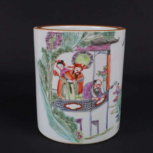 Pink character story pattern pen holder