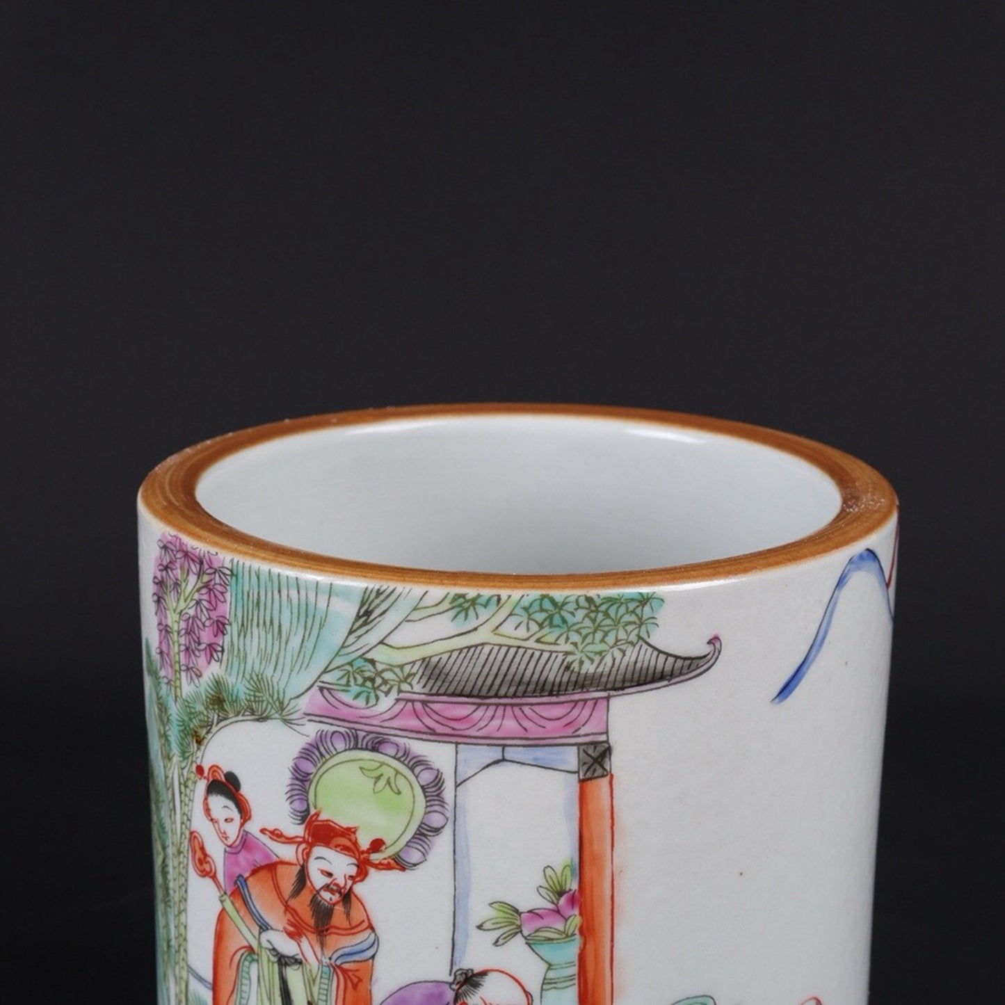 Pink character story pattern pen holder