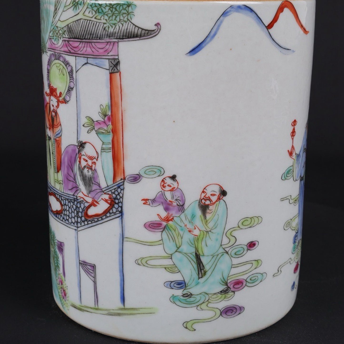 Pink character story pattern pen holder