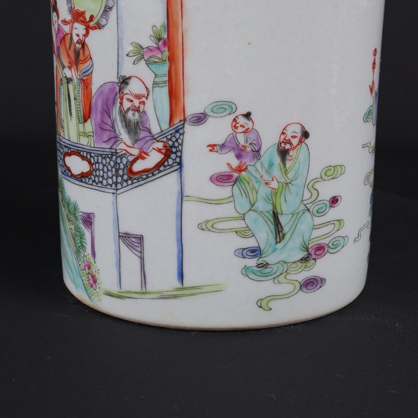Pink character story pattern pen holder