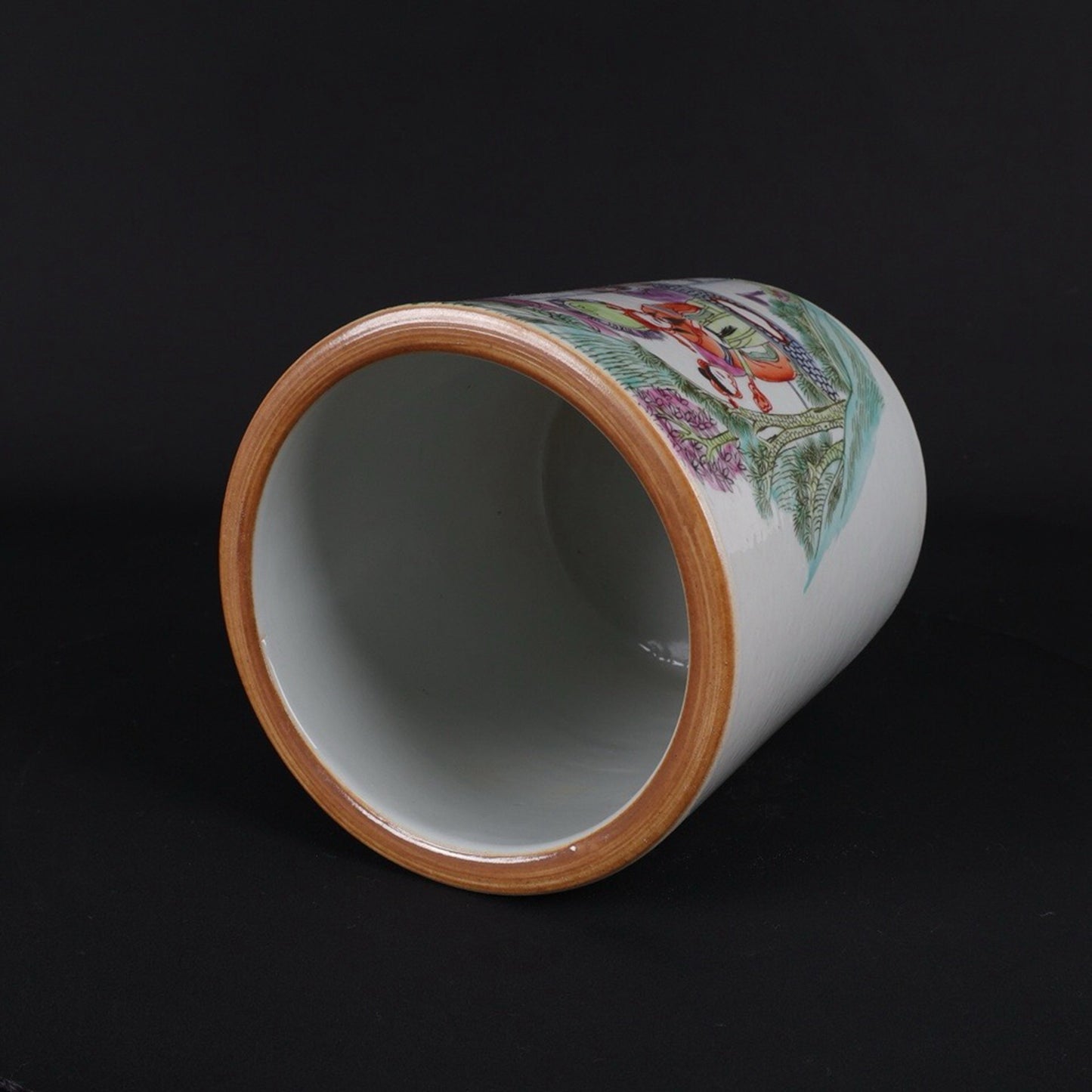 Pink character story pattern pen holder