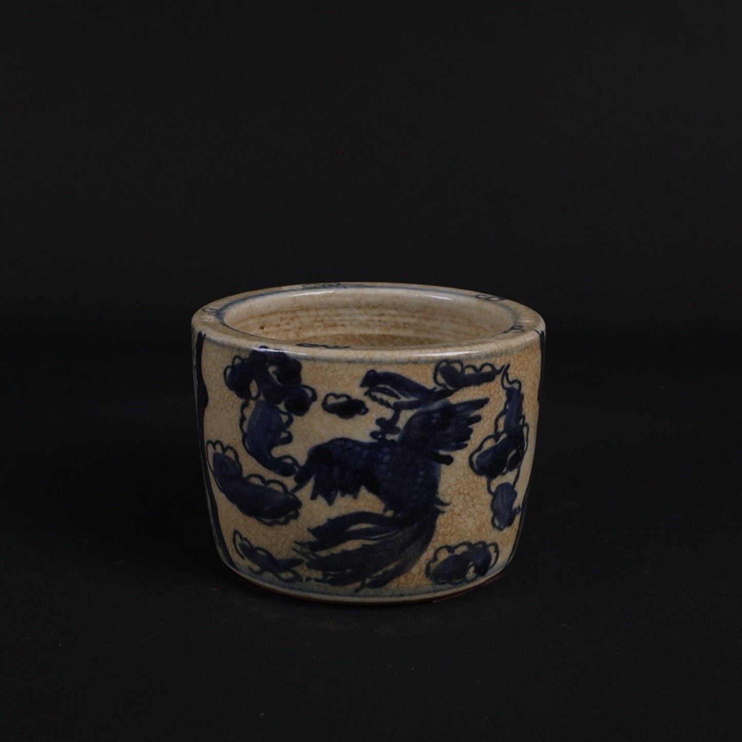 Small pen holder with open blue and white design, twin phoenixes presenting auspicious patterns