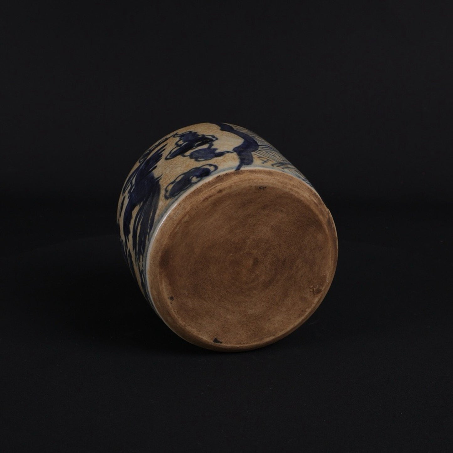 Small pen holder with open blue and white design, twin phoenixes presenting auspicious patterns