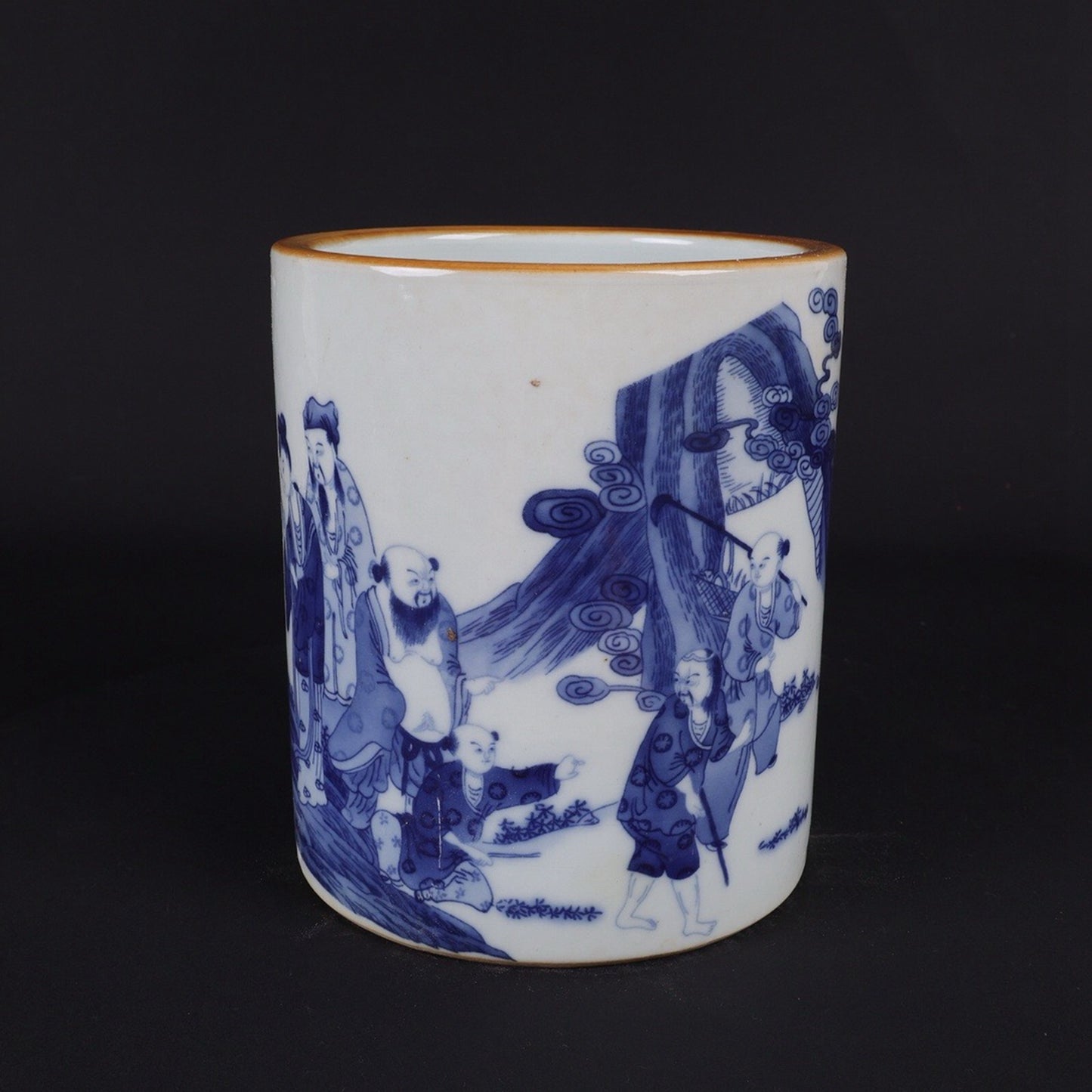 Blue and white Eight Immortals Crossing the Sea pattern pen holder