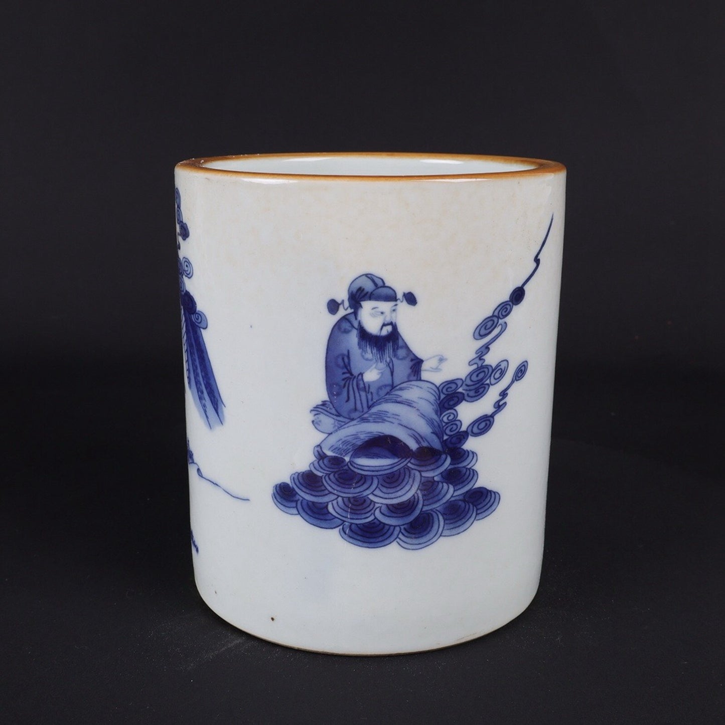 Blue and white Eight Immortals Crossing the Sea pattern pen holder