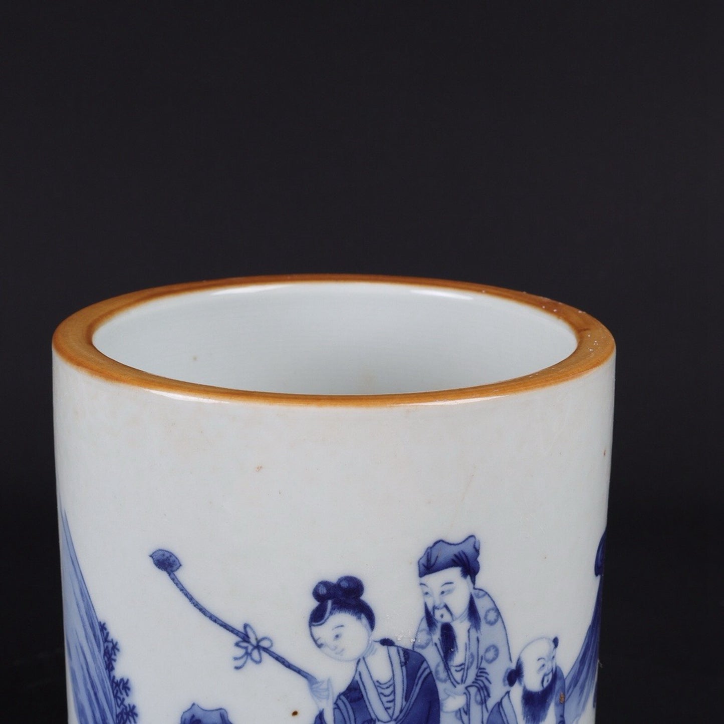 Blue and white Eight Immortals Crossing the Sea pattern pen holder