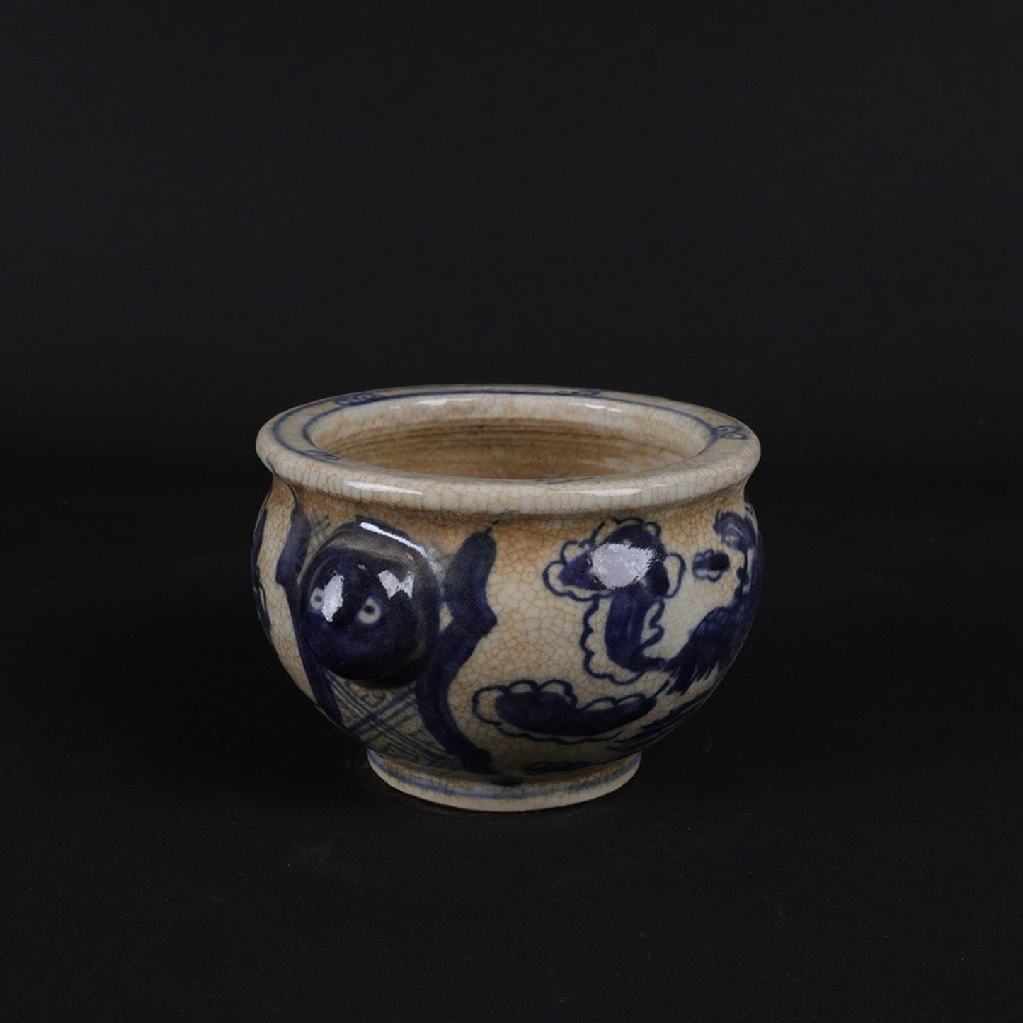 Blue and white open pieces, twin phoenixes presenting auspicious patterns, animal head incense burner