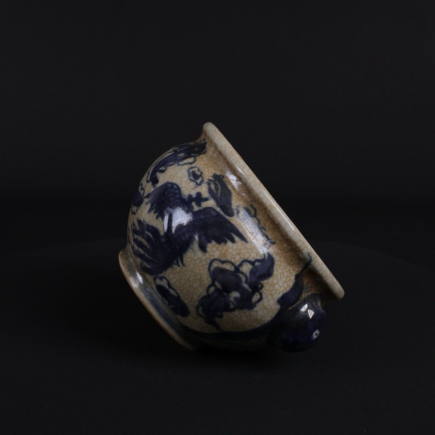 Blue and white open pieces, twin phoenixes presenting auspicious patterns, animal head incense burner