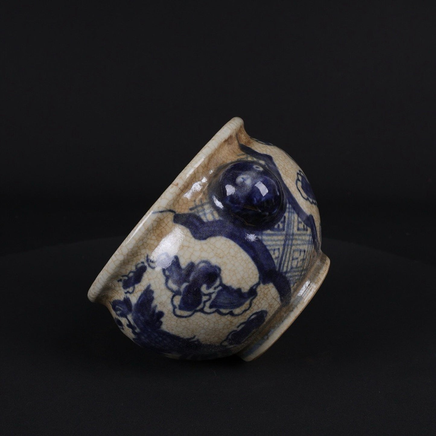Blue and white open pieces, twin phoenixes presenting auspicious patterns, animal head incense burner