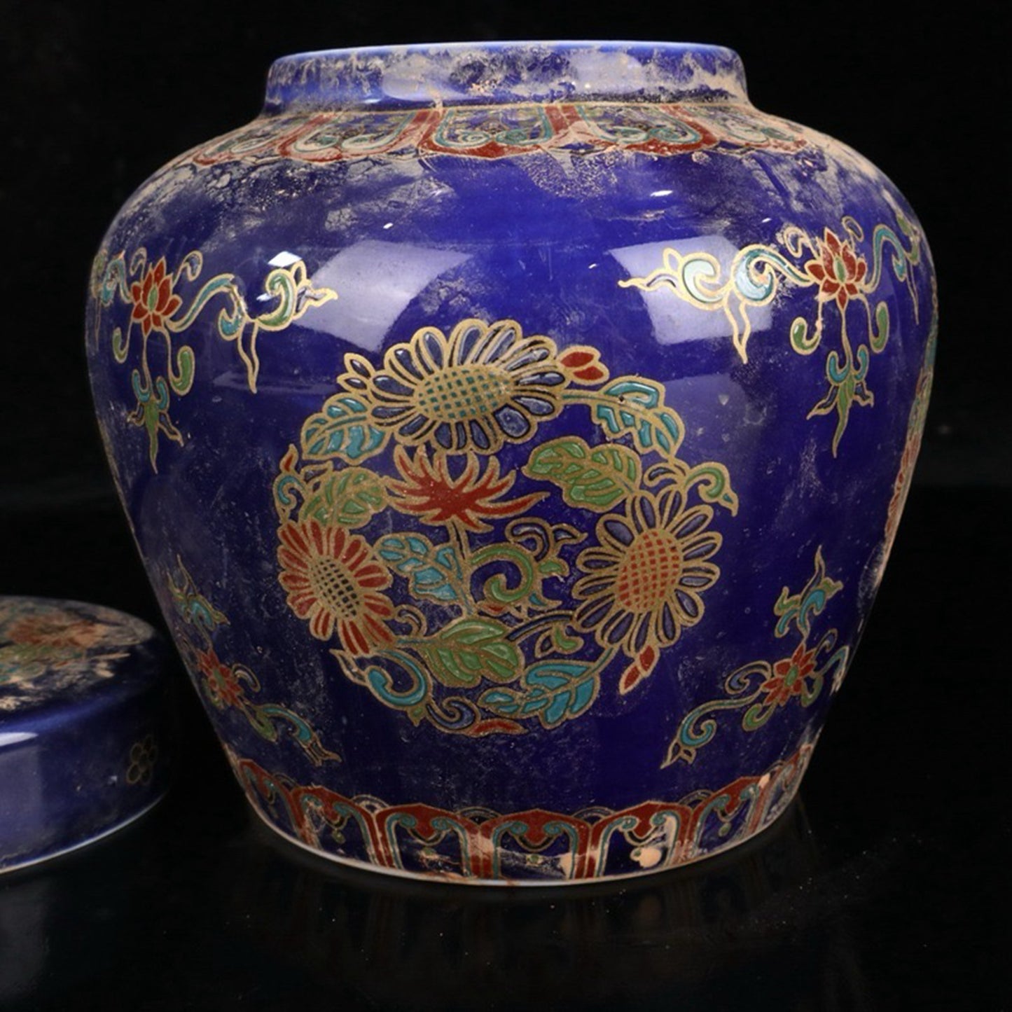 Enamel colored flower patterned ceiling shaped jar