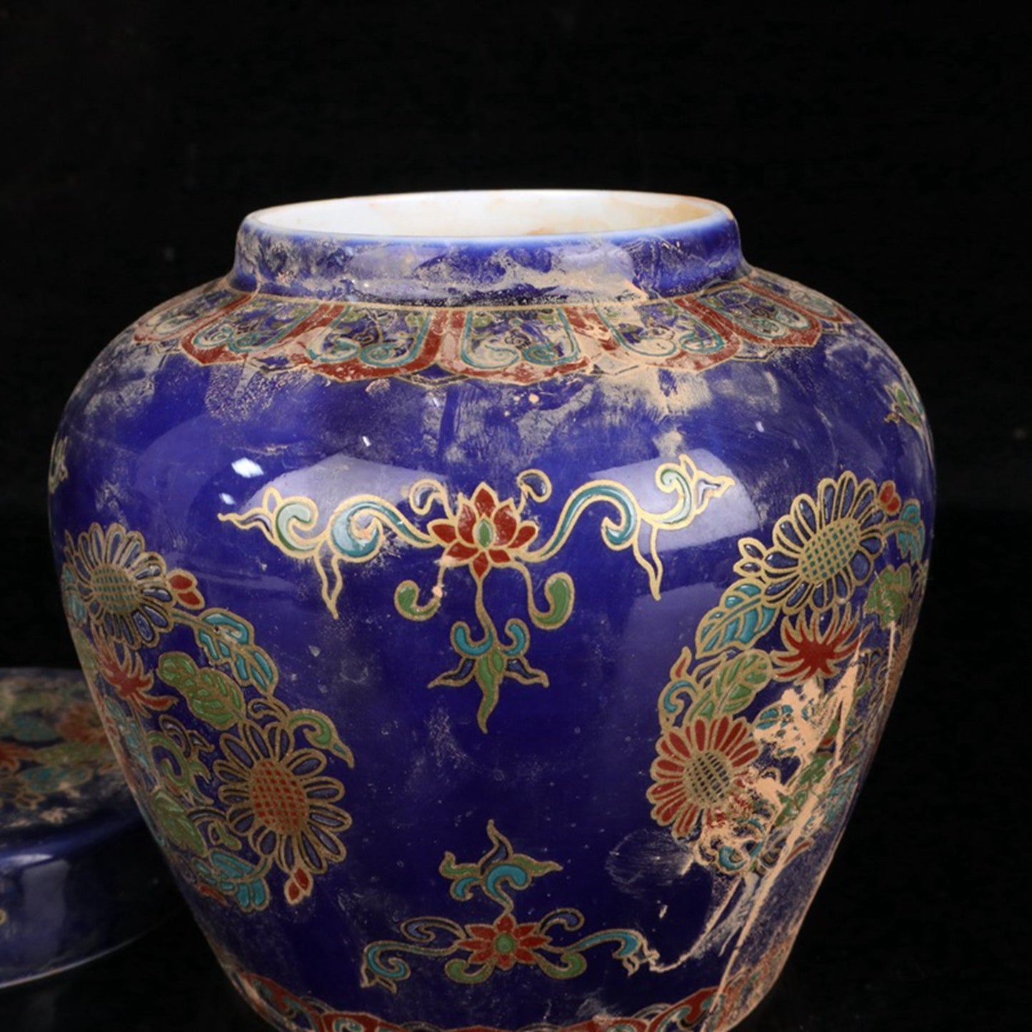 Enamel colored flower patterned ceiling shaped jar