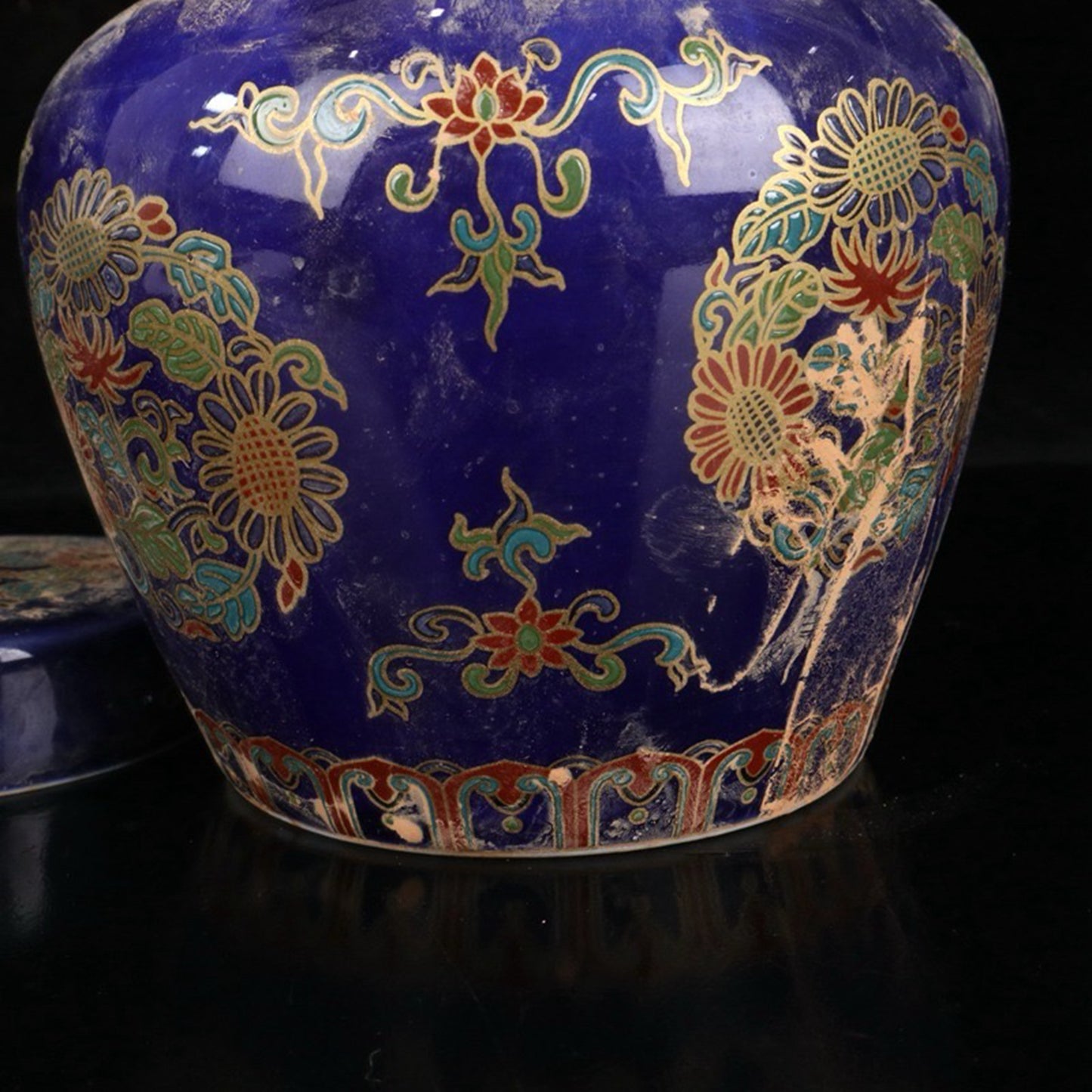 Enamel colored flower patterned ceiling shaped jar