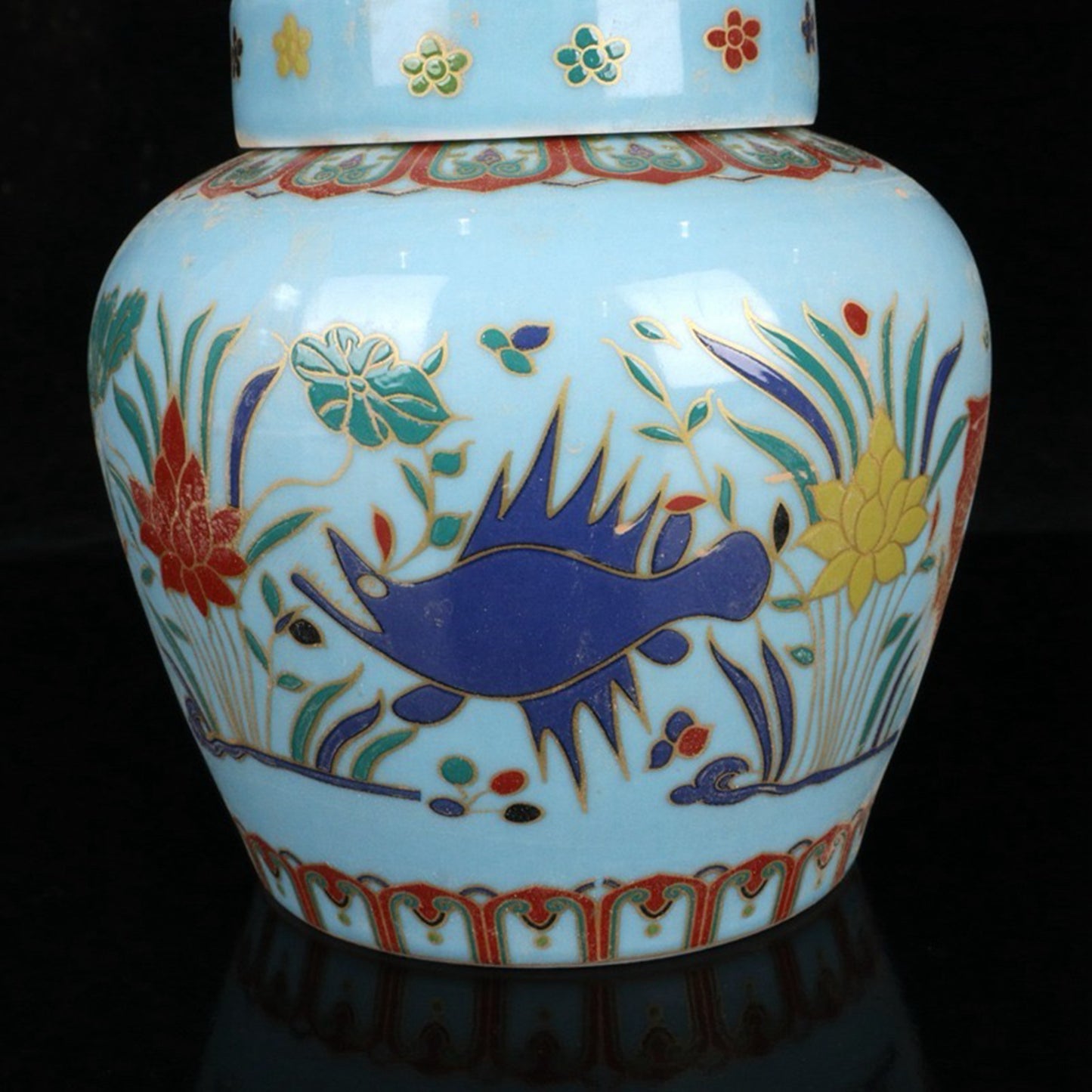 Colored fish and algae patterned sky shaped jar