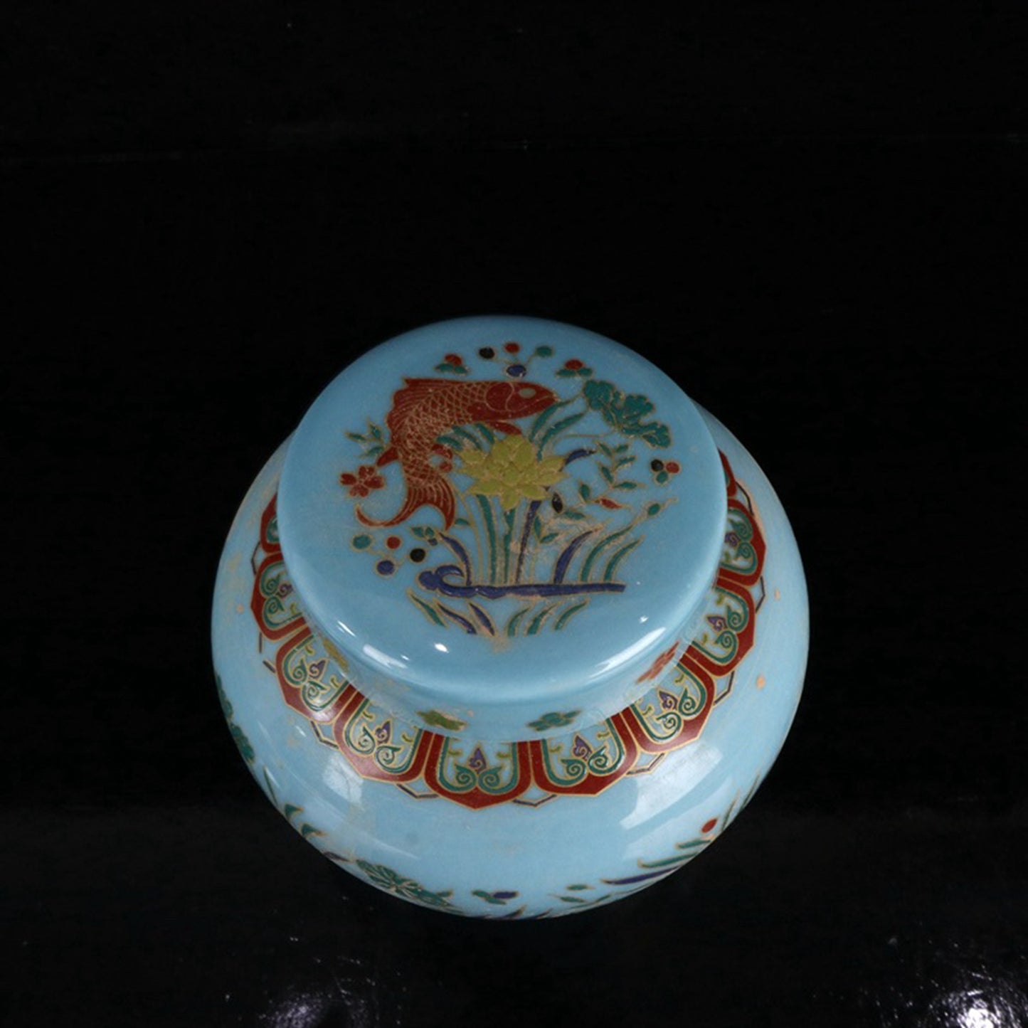 Colored fish and algae patterned sky shaped jar