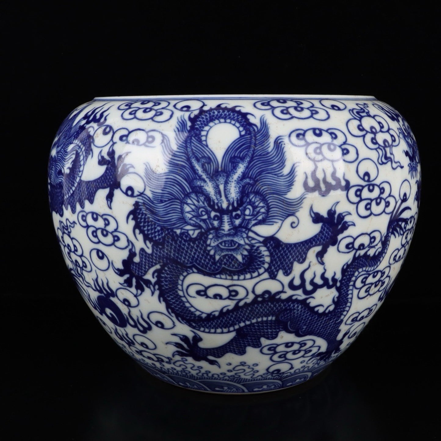 Blue and white cloud dragon pattern brush wash